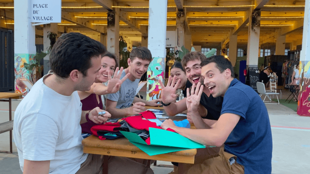 participants à l'escape game sac à dos